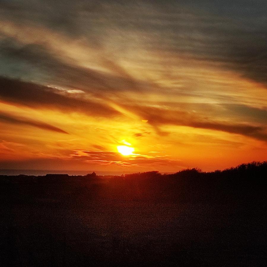 Au Coucher Du Soleil อ็องเบลอเติซ ภายนอก รูปภาพ